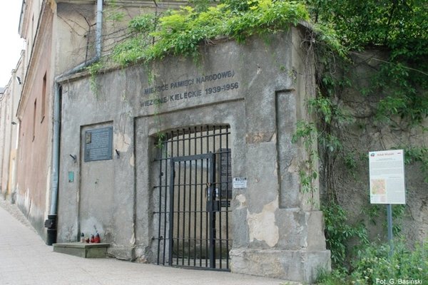 Kielce - ul. Zamkowa 3 - Muzeum Pamięci Narodowej - Dawne Więzienie Kieleckie z lat 1939-1956