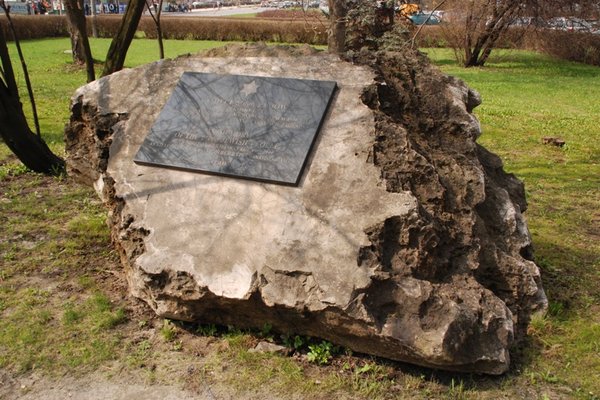 Pomnik poświęcony pamięci 27 tys. Żydów, zamordowanych na terenie getta i wywiezionych z Kielc do obozów koncentracyjnych. - Fot. A. Markiton