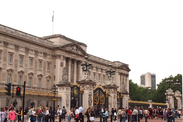 Londyn - pałac Buckingham oraz park przypałacowy