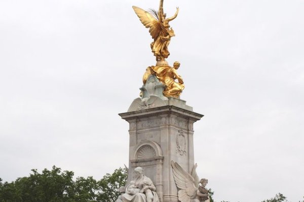 Londyn - pałac Buckingham oraz park przypałacowy - Fot. Małgorzata Kaczmarek