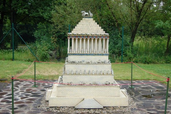 Park miniatur w Ostrawie - Mauzoleum w Halikarnasie 
Fot. Barbara Jankowska-Piróg