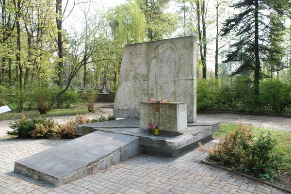 Kielce - ul. Zygmunta Kwasa - Cmentarz Żołnierzy Radzieckich