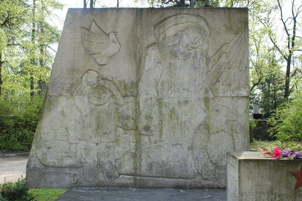 Cmentarz Żołnierzy Radzieckich - Fot. A. Markiton