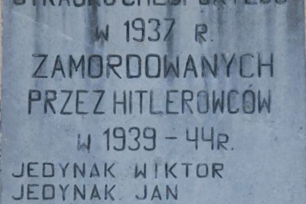 Kielce - ul. Malików 3 - Tablica poświęcona uczestnikom strajku chłopskiego pomordowanym w latach 1939 -1944