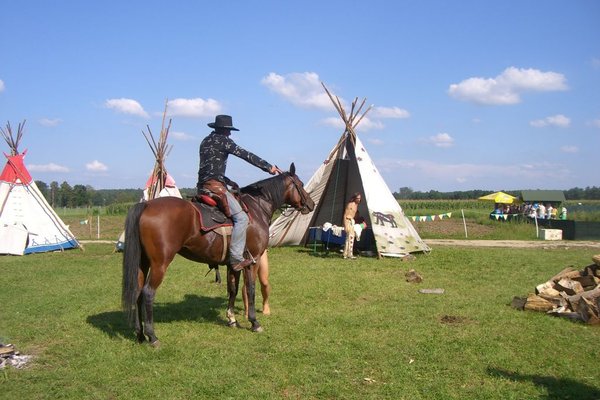 Dziki Zachód w Kurozwękach - W wiosce indiańskiej. Fot. Edyta Ruszkowska