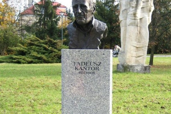 Postument „Tadeusz Kantor” - Fot. A. Markiton