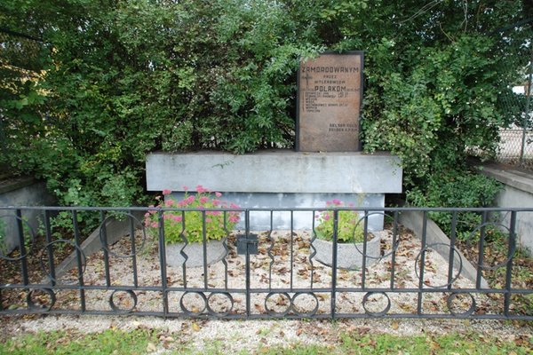 Kielce - ul. Mielczarskiego 123 - Pomnik ofiar egzekucji 30 września 1942 r.