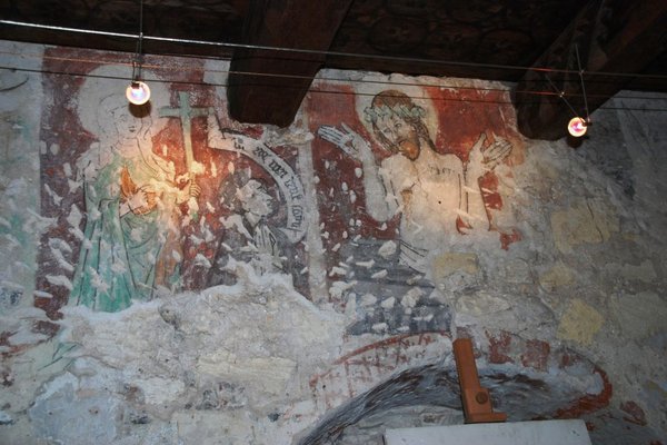 Wiślica - Polichromia z końca XV wieku przedstawiająca Zmartwychwstałego Chrystusa oraz kobiety z krzyżemFot. Mariusz Lis