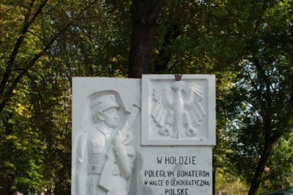 Nowy Korczyn - Pomnik żołnierzy i partyzantów