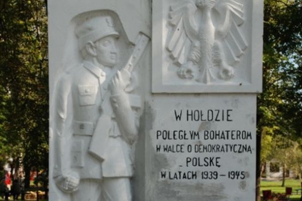 Pomnik żołnierzy i partyzantów - Fot. Barbara Jankowska