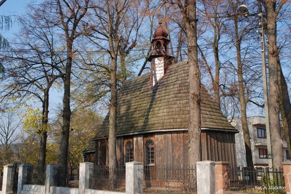 Kaplica NMP Matki Kościoła - Prostokątna nawa i trójbocznie zamknięte prezbiterium 