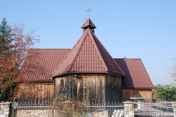 Kościół pw. Matki Boskiej Częstochowskiej - Trójbocznie zamknięte prezbiterium
