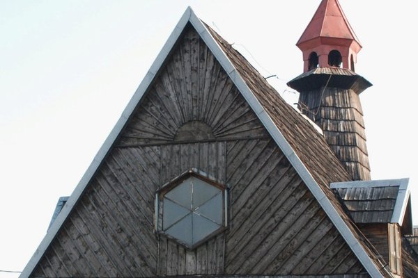 Kaplica pw. Matki Boskiej Częstochowskiej - Szczyt zachodni o szalunku z ozdobnym układem desek