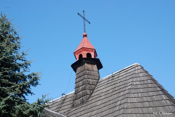 Kaplica pw. Matki Boskiej Częstochowskiej - Ośmioboczna wieżyczka sygnaturki z arkadową latarenką