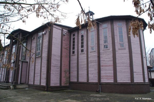 Kościół parafialny pw. Niepokalanego Serca NMP - Kościół zbudowano wg projektu architekta Stanisława Skibniewskiego