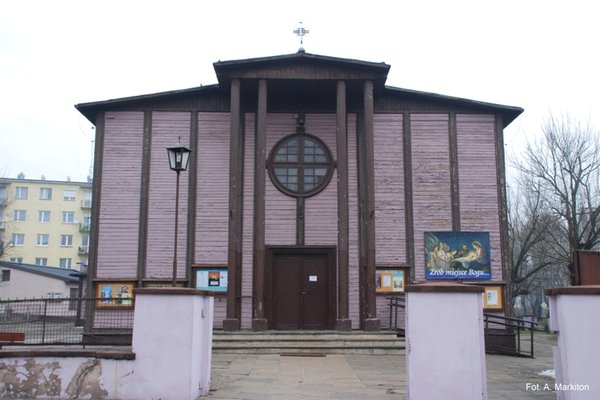 Kościół parafialny pw. Niepokalanego Serca NMP - Wejście od południa