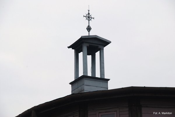 Kościół parafialny pw. Niepokalanego Serca NMP - Czworoboczna wieżyczka sygnaturki