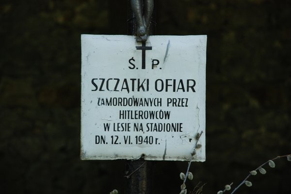 Mogiła zamordowanych na Stadionie Leśnym 12 czerwca 1940 r. - Fot. Agnieszka Markiton