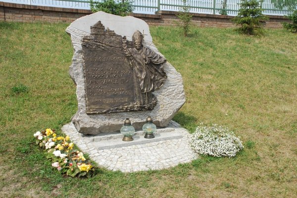 Kielce - ul. Boczna - Tablica upamiętniająca wizytę Jana Pawła II w Kielcach