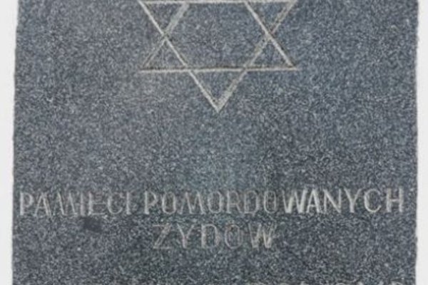 Kielce - ul. Planty 7/9 - Tablice poświęcone ofiarom pogromu żydowskiego 4 VII 1946 r.