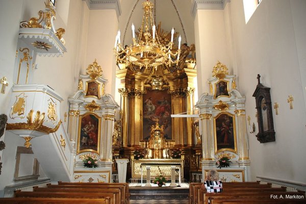 Kościół św. Trójcy - Trójprzęsłowa, prostokątna nawa główna