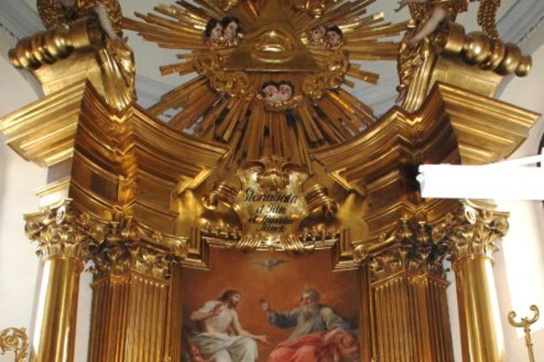 Kościół św. Trójcy - Barokowy ołtarz główny 