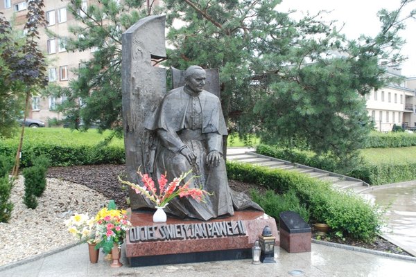 Kielce - ul. Turystyczna 3 - Pomnik Ojca Świętego Jana Pawła II