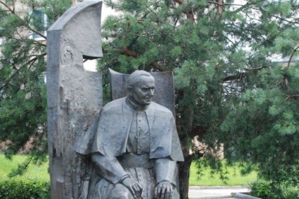 Pomnik Ojca Świętego Jana Pawła II - Fot. Agnieszka Markiton