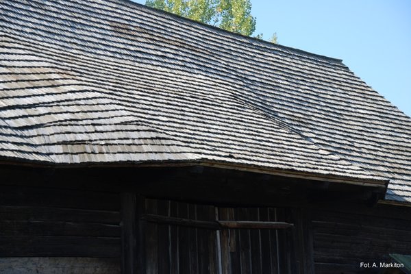 Stodoła z Suchedniowa - Dach dwuspadowy kryty gontem