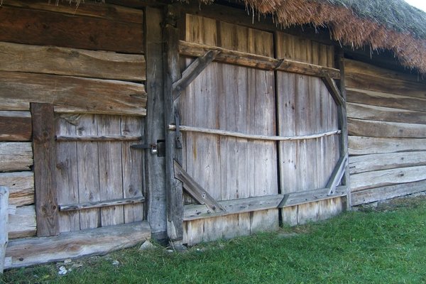 Zagroda z Bukowskiej Woli - Wrota dwuskrzydłowe oraz drzwi prowadzące do zapola stodoły