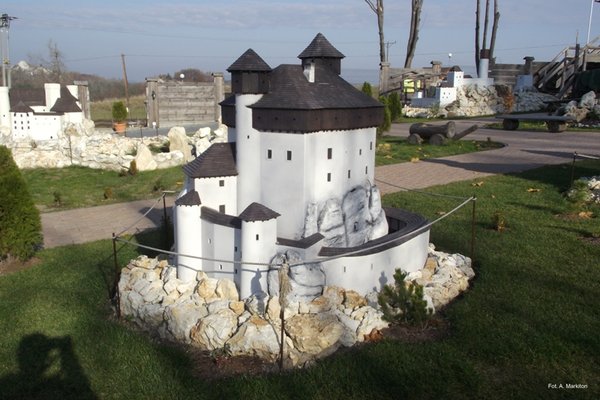 Park Miniatur w Ogrodzieńcu - Zamek z Mirowa