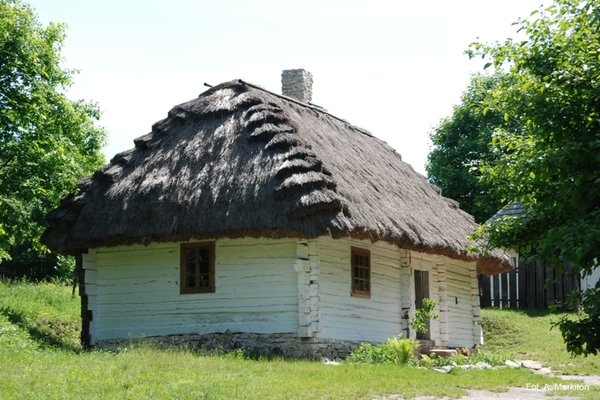 Chałupa ze Starej Słupi - Dach pokryty strzechą o schodkowych narożach