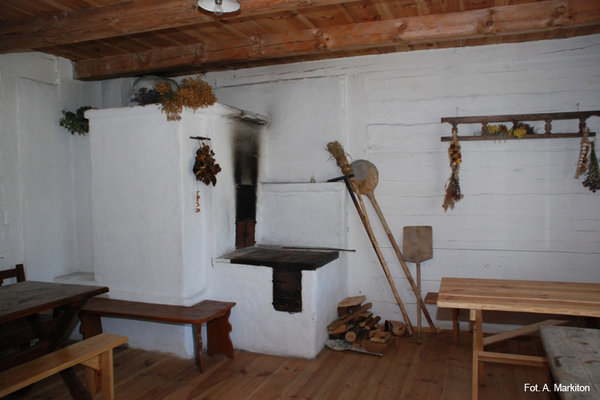 Ośmiorak z Rudy Pilczyckiej - Izba z drewnianą powałą i podłogą