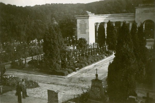 Kresowiacy na starych fotografiach - zdjęcia pochodzą z kolekcji Edwarda Dłużewskiego
Cmentarz Orląt Lwowskich, 13.07.1939