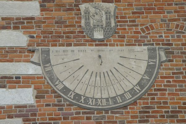 Sandomierz - Zegar słoneczny na ratuszu. Fot. Edyta Ruszkowska