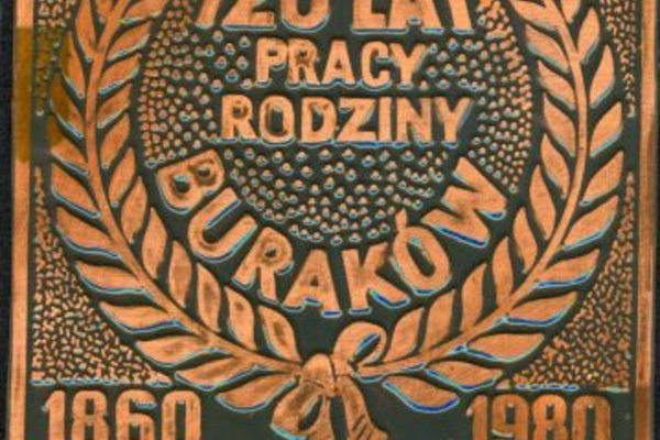 Pamiatki rodzinne państwa Buraków - Proporczyk wydany z okazji 120-lecia pracy rodziny Buraków