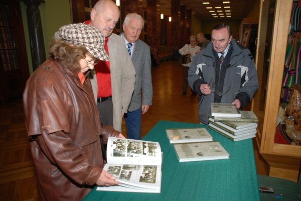 Promocja albumu „Artyleria i piechota w Kielcach 1919-1939 na starej fotografii” - Fot. Agnieszka Markiton