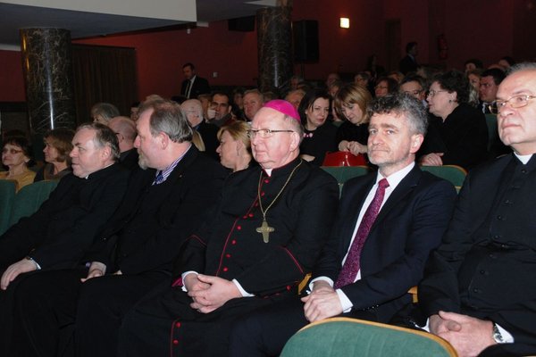 Koncert i aukcja na rzecz Hospicjum im. Błogosławionej Matki Teresy z Kalkuty w Kielcach - Goście zaproszeni na koncert i aukcję
Fot. Barbara Jankowska-Piróg