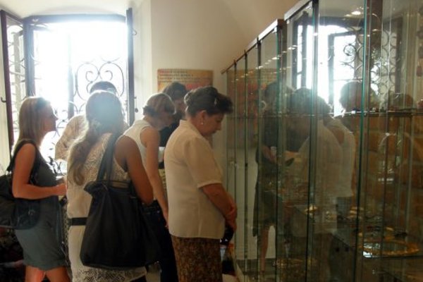 Wystawa biżuterii - Źródło: Galeria Otwarta w Sandomierzu
