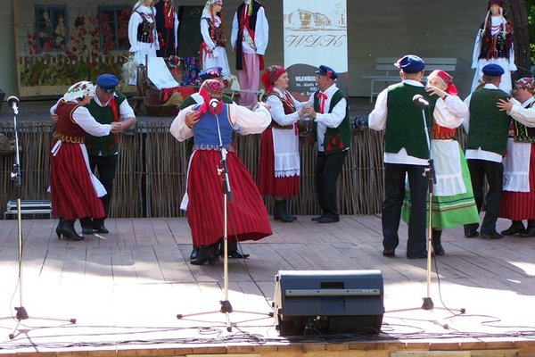 XXXVII Buskie Spotkania z Folklorem - Zespół Pieśni i Tańca GnieździskaFot. Krzysztof Herod