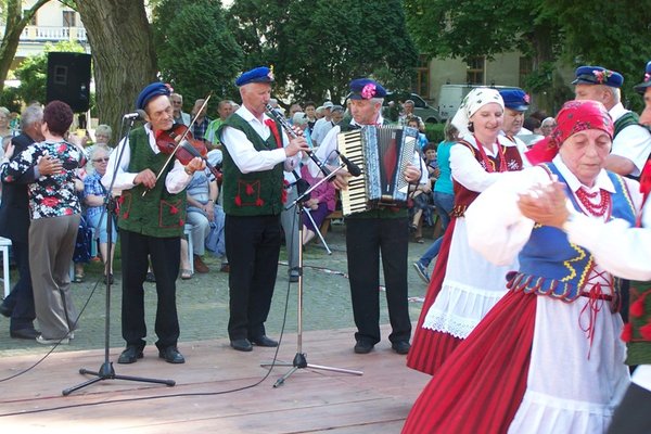 XXXVII Buskie Spotkania z Folklorem - Zespół Pieśni i Tańca GnieździskaFot. Krzysztof Herod