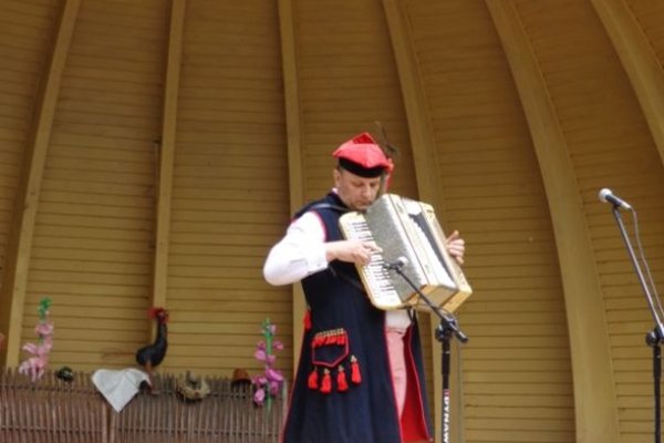 XXXVII Buskie Spotkania z Folklorem - koncert laureatów - Adam Kocerba - I miejsce w kategorii solistów-instrumentalistówFot. DDK