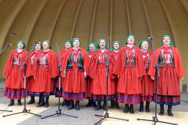 XXXVII Buskie Spotkania z Folklorem - koncert laureatów - Zespół Śpiewaczy Makoszyńskie Przepióreczki - I miejsce w kategorii zespołów śpiewaczychFot. DDK