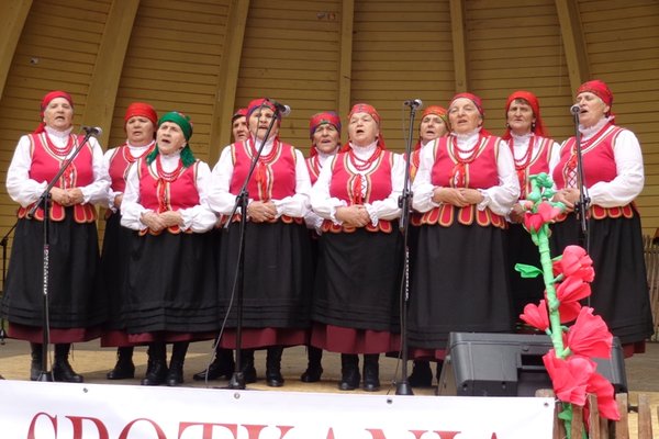 XXXVII Buskie Spotkania z Folklorem - koncert laureatów - Zespół Śpiewaczy Dalmarjanki - II miejsce w kategorii zespołów śpiewaczychFot. DDK