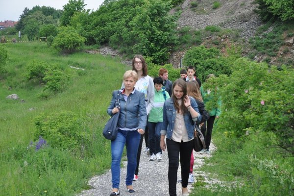 Konkurs Wiedzy o Ziemi  - Uczniowie z Gimnazjum w Daleszycach wraz z opiekunem. Źródło: Geopark Kielce