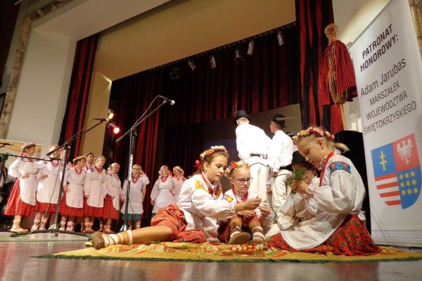 VIII Festiwal Zespołów Artystycznych Wsi Polskiej - Kielce 2013 - Źródło: Dział Dziedzictwa Kulturowego WDK