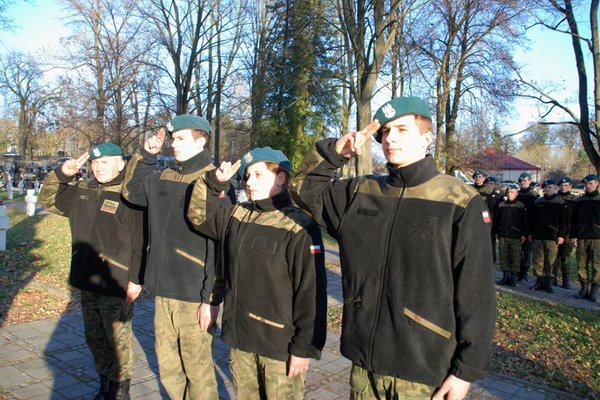 Młodzi pamiętają - Strzelcy z WDK na grobach żołnierzy
Foto Marcin Janaszek