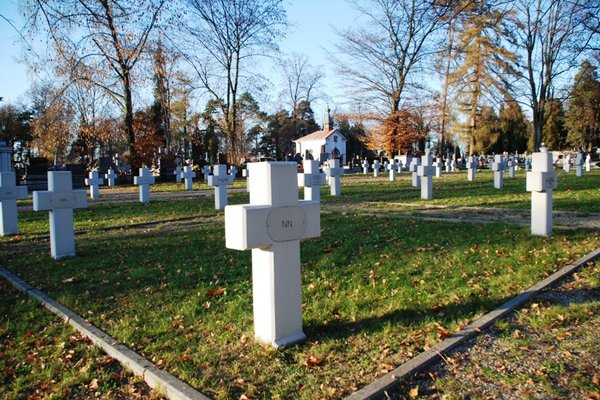 Młodzi pamiętają - Strzelcy z WDK na grobach żołnierzy
Foto Marcin Janaszek