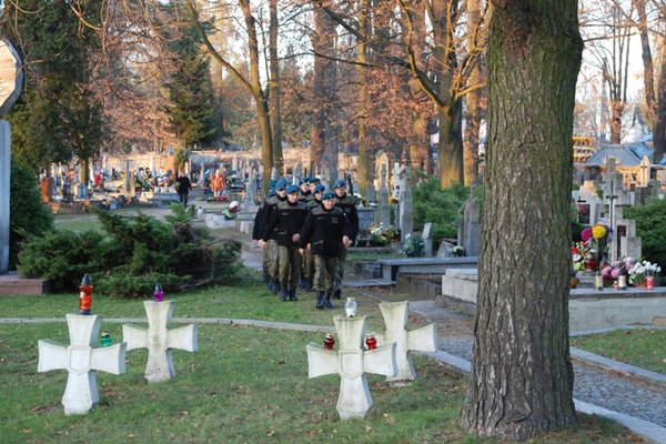 Młodzi pamiętają - Strzelcy z WDK na grobach żołnierzy
Foto Marcin Janaszek