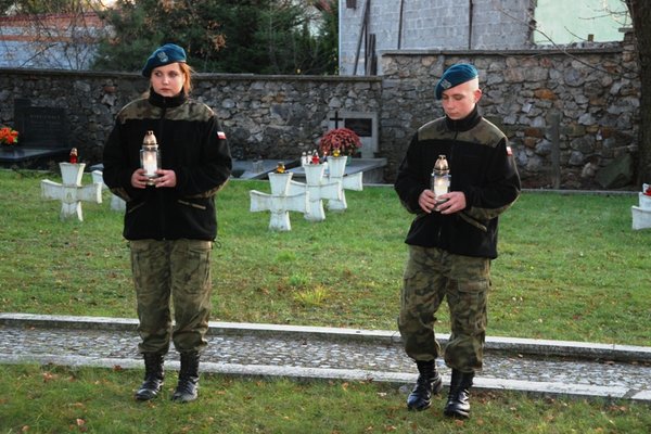 Młodzi pamiętają - Strzelcy z WDK na grobach żołnierzy
Foto Marcin Janaszek